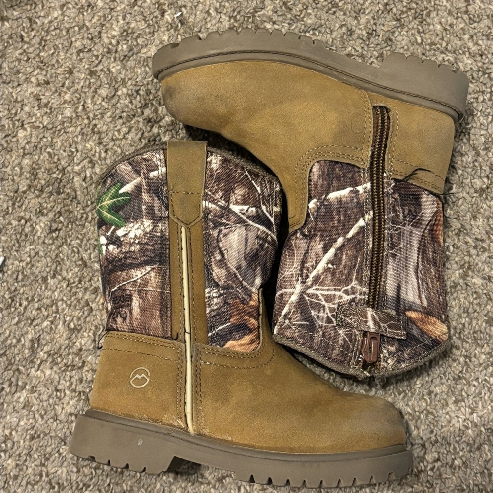 Camo and Tan Boots with Side Zipper